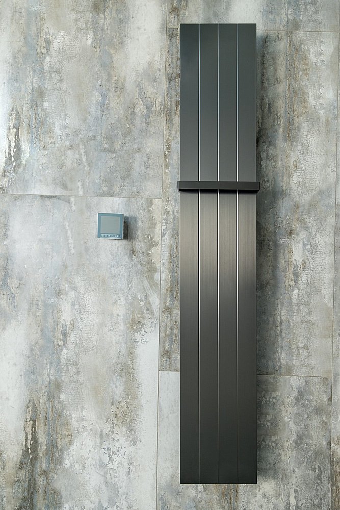 Полотенцесушитель электрический Boheme Flat 725-B черный матовый купить в интернет-магазине сантехники Sanbest