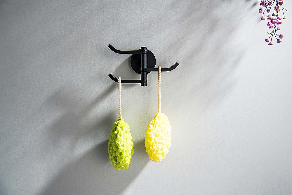 Крючок тройной Aquatek Бетта AQ4632MB черный матовый купить в интернет-магазине сантехники Sanbest