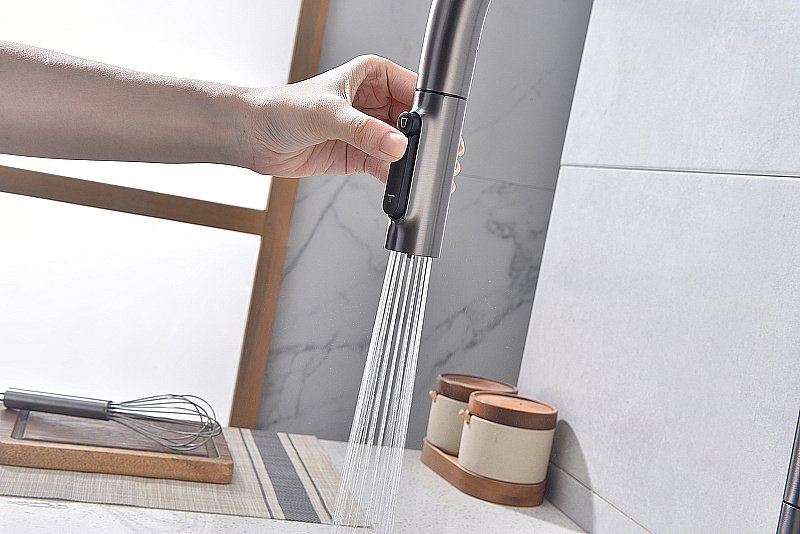 Смеситель для кухни Paulmark Universal Un213880-GM вороненая сталь купить в интернет-магазине сантехники Sanbest