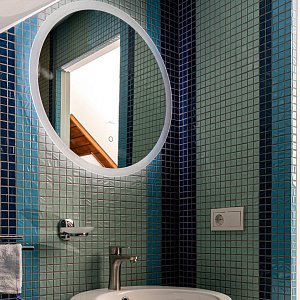 Зеркало LED Melana MLN-LED048 60x60 в ванную от интернет-магазине сантехники Sanbest