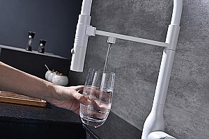 Смеситель для кухни Paulmark Magneto One Ma213188-WH белый матовый купить в интернет-магазине сантехники Sanbest