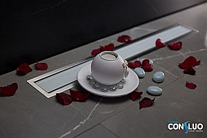 Душевой трап PESTAN Confluo Premium Glass Line 550 белое стекло/матовый хром купить в интернет-магазине Sanbest