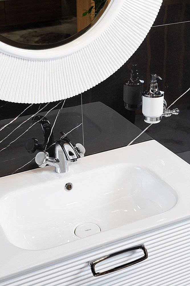 Зеркало Armadi Art SHINE 528-W light 82 белое в ванную от интернет-магазине сантехники Sanbest