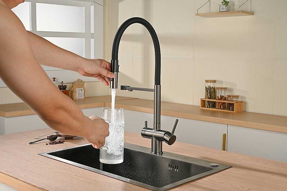 Смеситель для кухни Vincea VKF-120GM вороненая сталь купить в интернет-магазине сантехники Sanbest