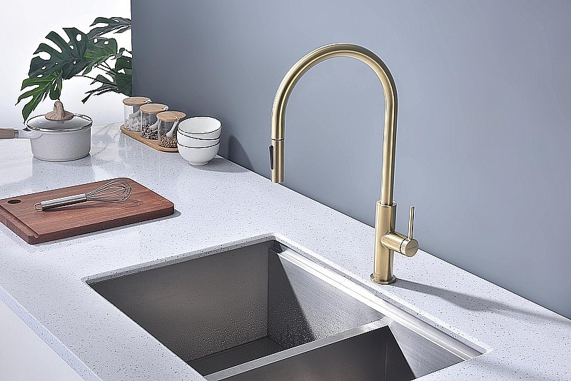 Смеситель для кухни Paulmark Senso Se215180-LG светлое золото купить в интернет-магазине сантехники Sanbest