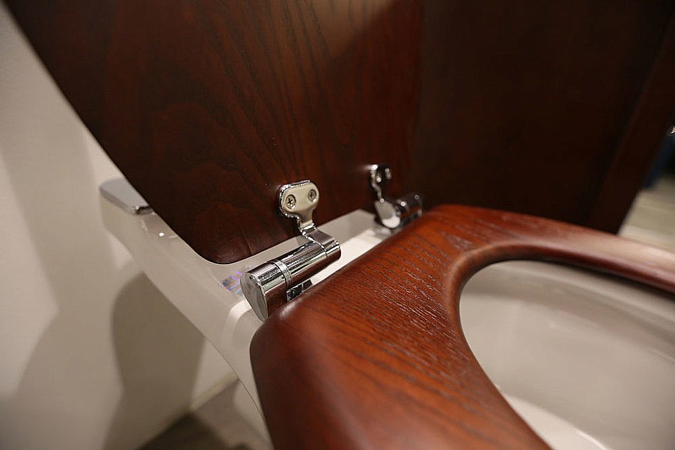 Унитаз Burlington P20-T71 CHR безободковый, хром купить в интернет-магазине Sanbest