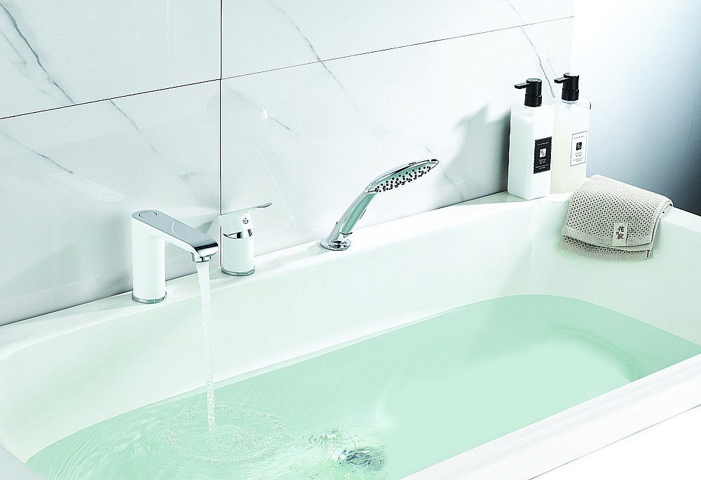 Смеситель для ванны Rossinka W W40-39 купить в интернет-магазине сантехники Sanbest