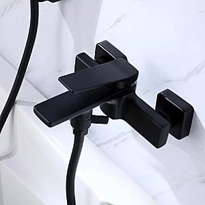 Смеситель для ванны Comforty 00-00012625 черный матовый купить в интернет-магазине сантехники Sanbest