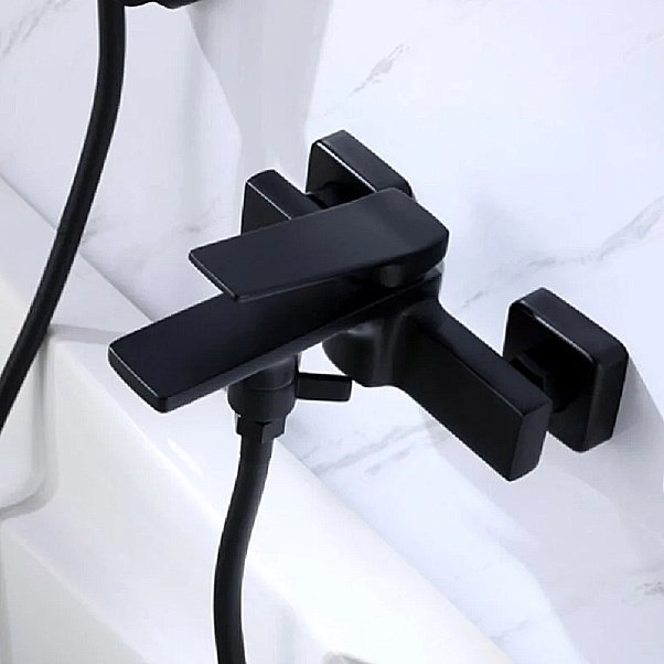 Смеситель для ванны Comforty 00-00012625 черный матовый купить в интернет-магазине сантехники Sanbest