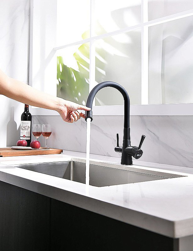 Смеситель для кухни Lemark Comfort LM3075BL085 черный купить в интернет-магазине сантехники Sanbest