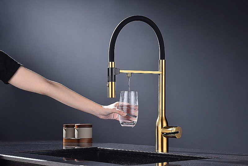 Смеситель для кухни Paulmark Magneto One Ma213188-BG брашированное золото купить в интернет-магазине сантехники Sanbest