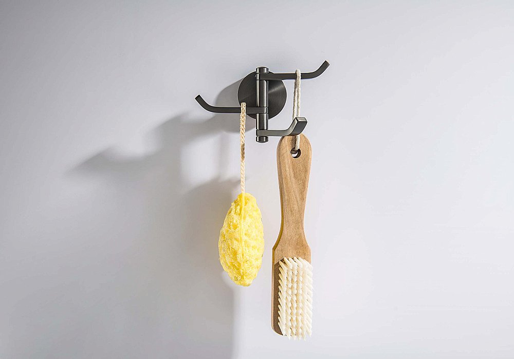 Крючок тройной Aquatek Бетта AQ4632BGM оружейная сталь купить в интернет-магазине сантехники Sanbest