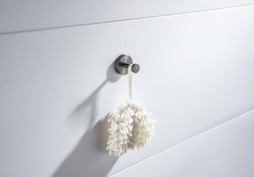 Крючок Aquatek Бетта AQ4601BGM оружейная сталь купить в интернет-магазине сантехники Sanbest