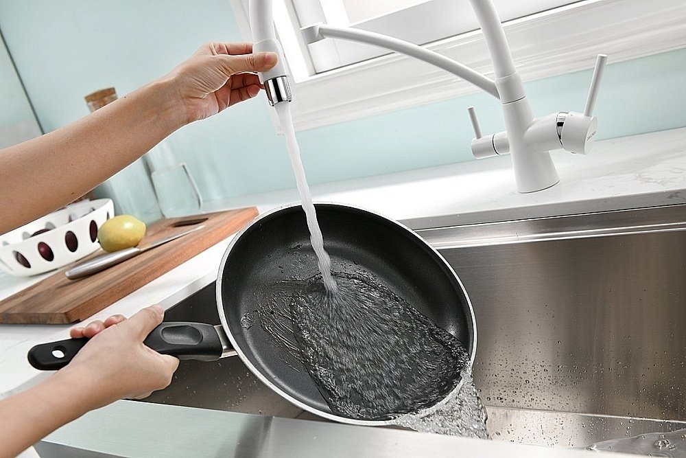 Смеситель для кухни Paulmark Sigen Si213111-WH белый матовый купить в интернет-магазине сантехники Sanbest