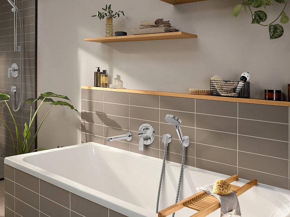Смеситель для ванны Hansgrohe Rebris E 72468000 хром купить в интернет-магазине сантехники Sanbest
