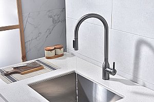 Смеситель для кухни Paulmark Universal Un213880-GM вороненая сталь купить в интернет-магазине сантехники Sanbest