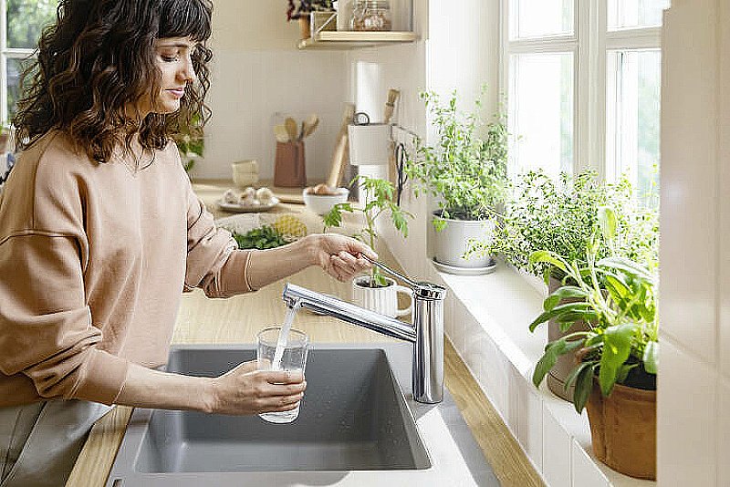 Смеситель для кухни Hansgrohe Zesis M33 74802800 нержавеющая сталь купить в интернет-магазине сантехники Sanbest