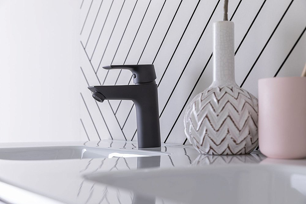 Смеситель для раковины Aquanet Static Black AF330-10B купить в интернет-магазине сантехники Sanbest