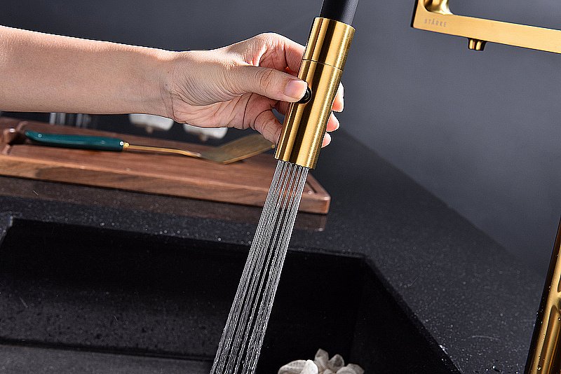 Смеситель для кухни Paulmark Tornado To213402-BG брашированное золото купить в интернет-магазине сантехники Sanbest