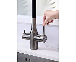 Смеситель для кухни Paulmark Salix Sa213419-GM вороненая сталь/черный купить в интернет-магазине сантехники Sanbest