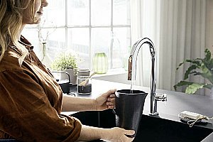 Смеситель для кухни Hansgrohe Aqittura M91 76803000 хром купить в интернет-магазине сантехники Sanbest