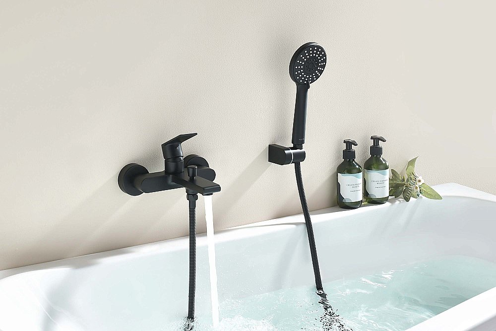 Смеситель для ванны Aquatek Лира AQ1449MB черный матовый купить в интернет-магазине сантехники Sanbest