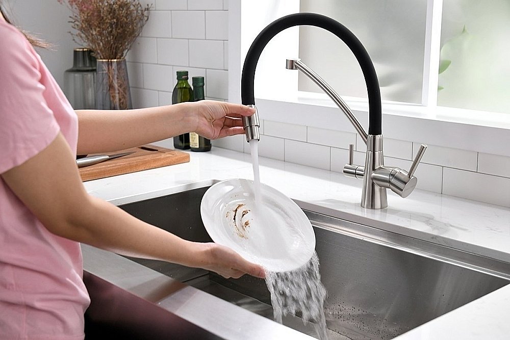 Смеситель для кухни Paulmark Sigen Si213111-BS брашированная сталь купить в интернет-магазине сантехники Sanbest