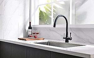 Смеситель для кухни Lemark Comfort LM3075BL085 черный купить в интернет-магазине сантехники Sanbest