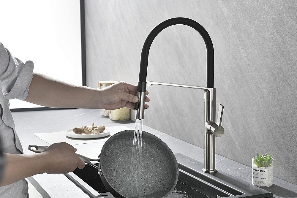 Смеситель для кухни Paulmark Barrel Ba214029-BS брашированная нержавеющая сталь купить в интернет-магазине сантехники Sanbest