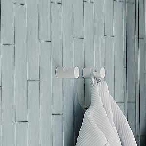 Крючок Iddis Noa NOAWT10i41 купить в интернет-магазине сантехники Sanbest