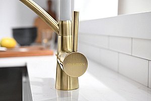 Смеситель для кухни Paulmark Sigen Si213111-BrW Бронза, Белый купить в интернет-магазине сантехники Sanbest