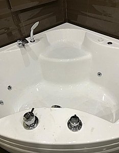 Ванна с гидромассажем Радомир Сандра 2-81-2-0-0-221 149х149 ТЕРАПИЯ ХРОМ белая купить в интернет-магазине Sanbest