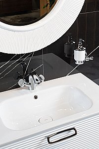 Зеркало Armadi Art SHINE 528-W 82 белое в ванную от интернет-магазине сантехники Sanbest