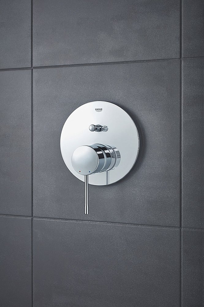 Смеситель для ванны GROHE Essence 24058001 хром купить в интернет-магазине сантехники Sanbest