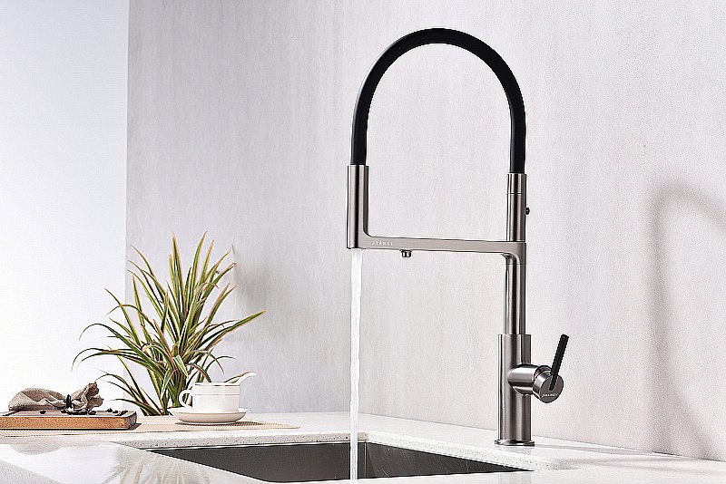 Смеситель для кухни Paulmark Tornado To213402-BC брашированная медь купить в интернет-магазине сантехники Sanbest