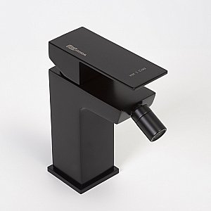 Инсталляция для биде со смесителем WasserKraft Naab 86BDT.050.WH.SQ2006 белая панель/смеситель черный Soft-touch купить в интернет-магазине сантехники Sanbest