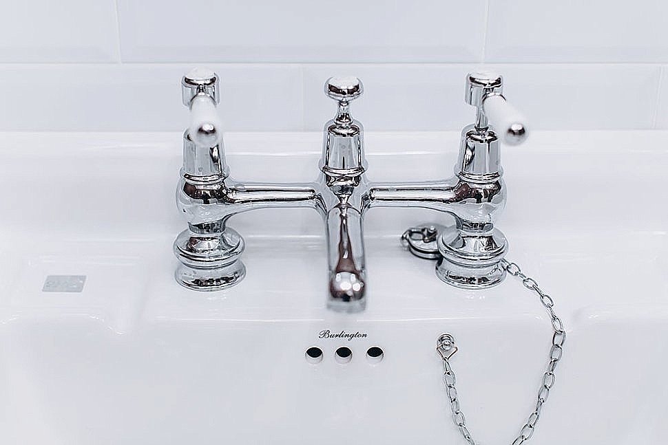 Смеситель для раковины Burlington Regent KER10-QT купить в интернет-магазине сантехники Sanbest