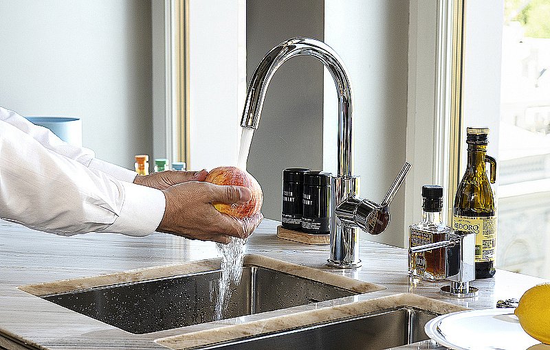 Смеситель для кухни Lemark Comfort LM3073C085 хром купить в интернет-магазине сантехники Sanbest