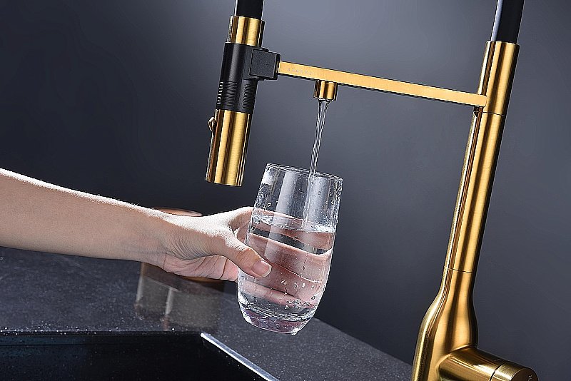 Смеситель для кухни Paulmark Magneto One Ma213188-BG брашированное золото купить в интернет-магазине сантехники Sanbest