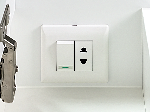 Зеркало со шкафом Misty Урал 60 Э-Ура-04060-021 белый купить в интернет-магазине сантехники Sanbest