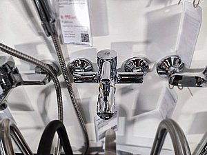 Смеситель для ванны Agger Punctual A1610000 хром купить в интернет-магазине сантехники Sanbest