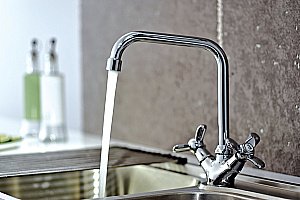 Смеситель для кухни Rossinka Q Q02-72 купить в интернет-магазине сантехники Sanbest